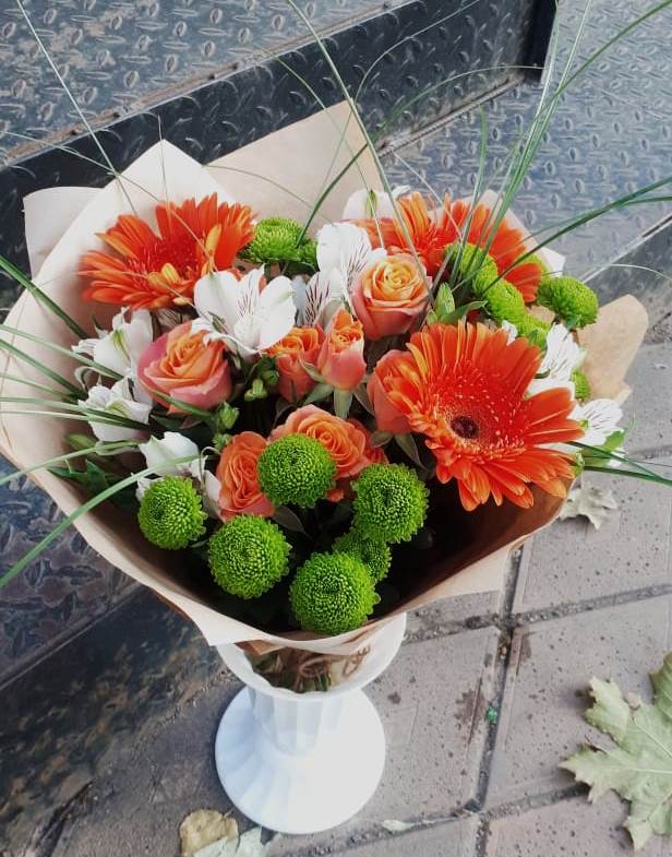 Букет цветов из: Герберы, Хризантемы, Альстромерии и Розы в Знаменске