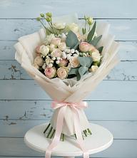 Букет цветов из:  Розы и Лизиантусы в Знаменске
