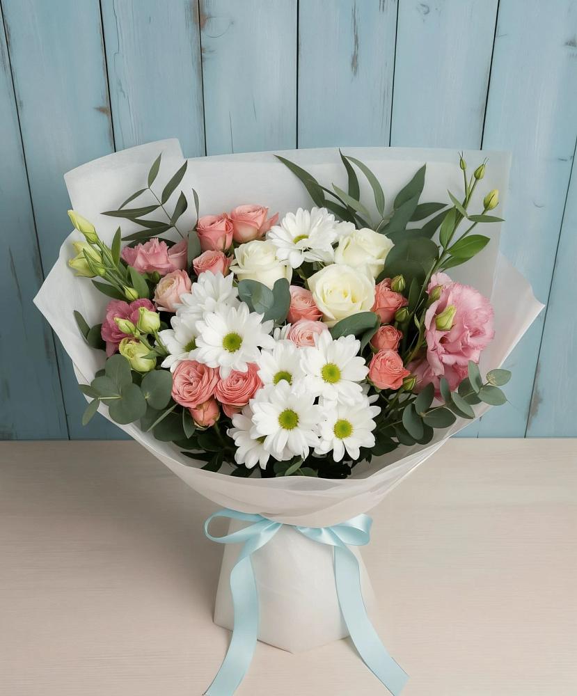 Букет цветов из: Розы, Лизиантусы и Хризантемы в Знаменске