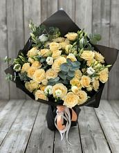 Букет цветов из:  Розы и Лизиантусы в Знаменске