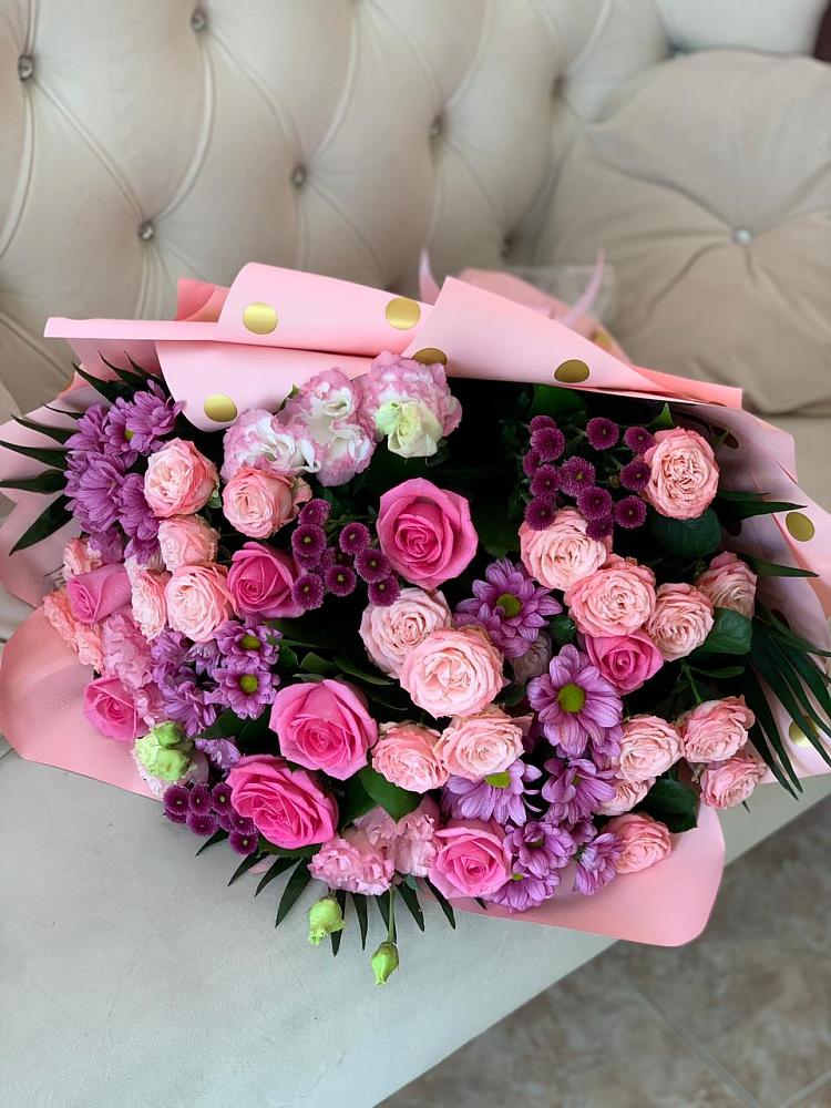 Букет цветов из: Хризантемы, Розы и Лизиантусы в Знаменске