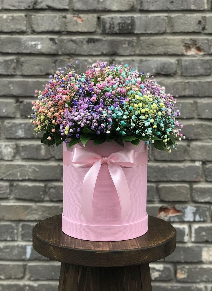 Цветочная композиция из Гипсофила и Розы в шляпной коробке в Знаменске