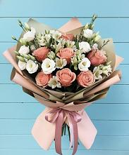 Букет цветов из:  Розы, Альстромерии и Лизиантусы в Знаменске