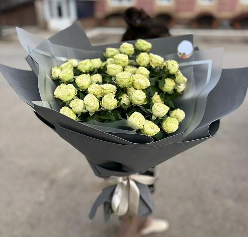 Букет Белые кустовые розы Солинеро в Знаменске