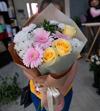 Букет цветов из:  Герберы, Розы и Хризантемы в Знаменске