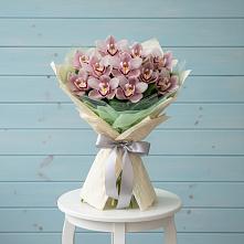 Букет цветов из:  Орхидеи и Розы в Знаменске