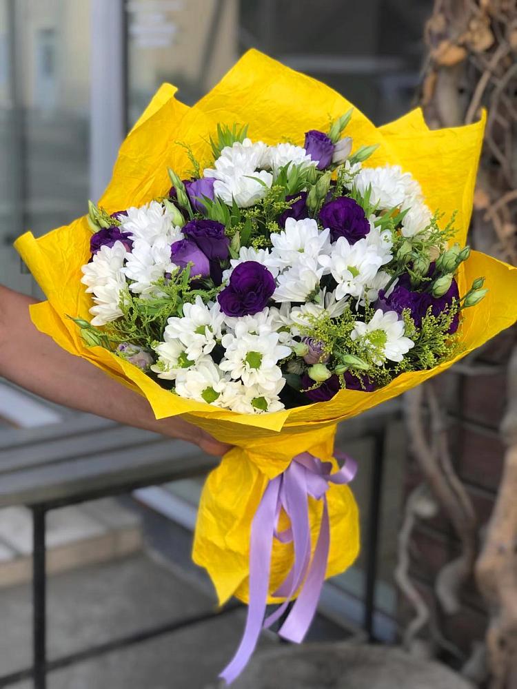 Букет цветов из: Ирисы, Хризантемы и Ромашки в Знаменске
