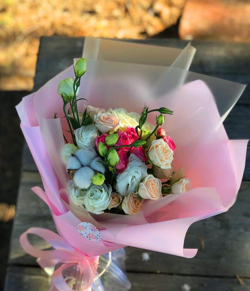 Букет цветов из: Розы и Лизиантусы в Знаменске