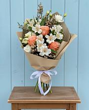 Букет цветов из:  Альстромерии, Лизиантусы, Розы и Хризантемы в Знаменске