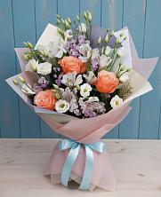 Букет цветов из:  Лизиантусы, Розы, Альстромерии и Гипсофила в Знаменске