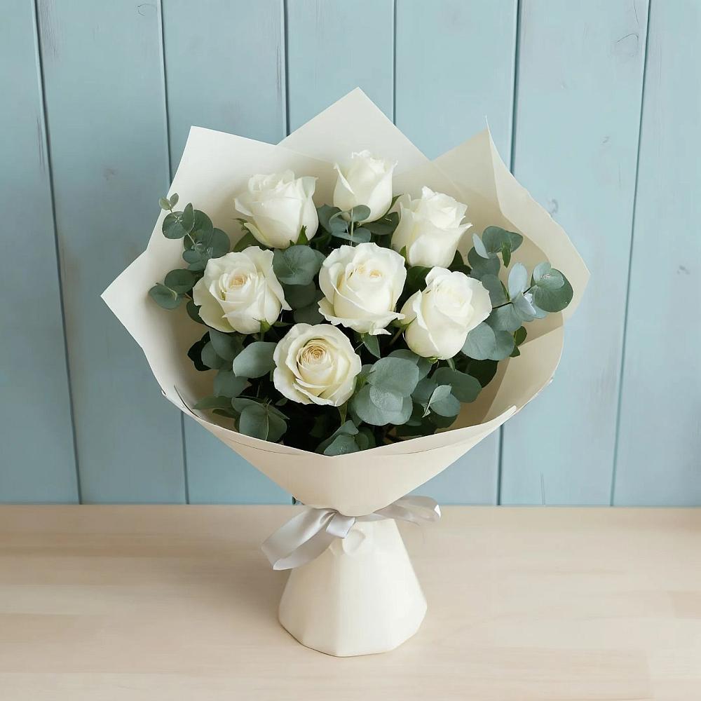 Букет Белые розы в Эвкалипте в Знаменске