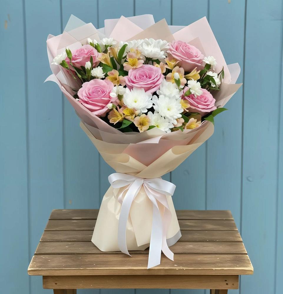 Букет цветов из: Гвоздики, Орхидеи и Розы в Знаменске