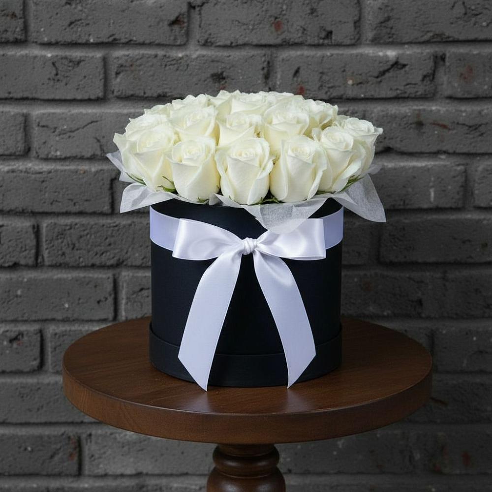 Цветочная композиция из Розы в шляпной коробке в Знаменске