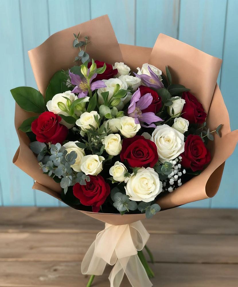 Букет цветов из: Розы и Альстромерии в Знаменске