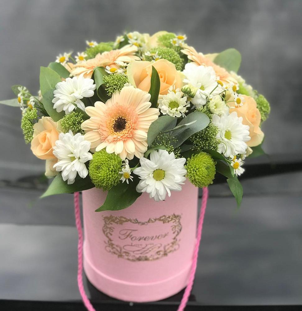 Цветочная композиция из Розы, Герберы и Хризантемы в шляпной коробке в Знаменске