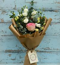 Букет цветов из:  Розы и Лизиантусы в Знаменске