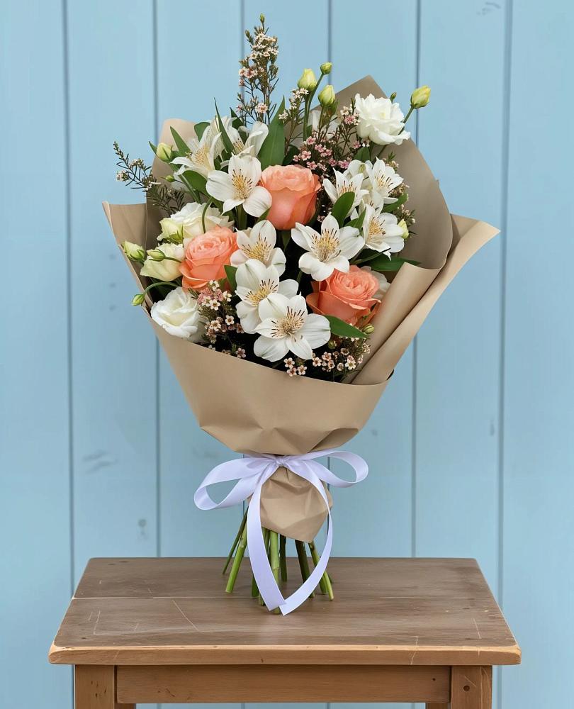 Букет цветов из: Альстромерии, Лизиантусы, Розы и Хризантемы в Знаменске