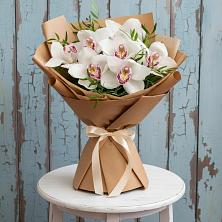 Букет цветов из:  Орхидеи и Розы в Знаменске