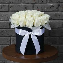 Цветочная композиция из Розы в шляпной коробке в Знаменске