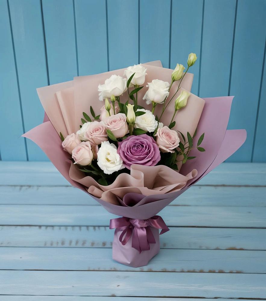 Букет цветов из: Розы и Лизиантусы в Знаменске